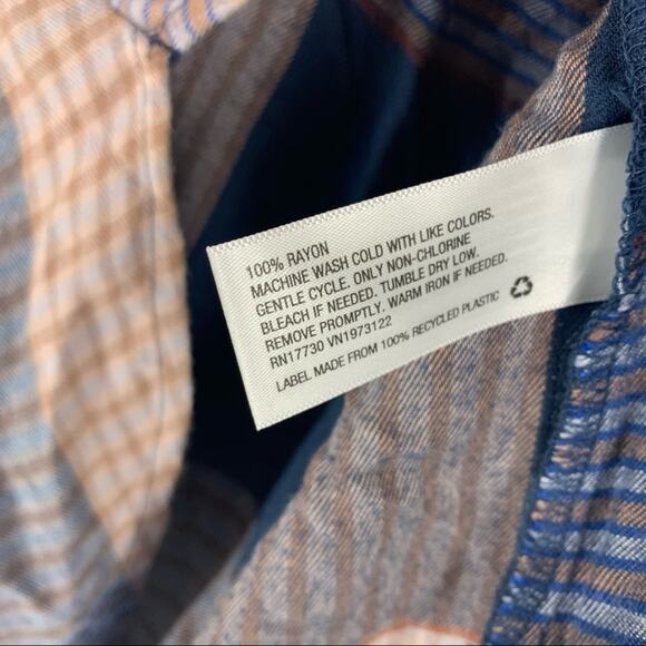 Universal Thread Blue Plaid V-Neck Blouse Pullover Women's Size XS NWT - Picture 6 of 6